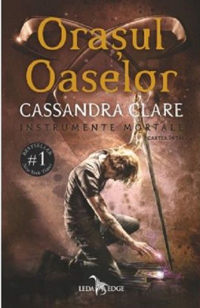 Orasul Oaselor -  Cassandra Clare